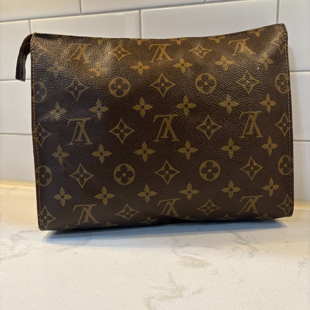 RARE Louis Vuitton Vintage Monogram Toiletry French Company 26 Bag Clutch 1980's